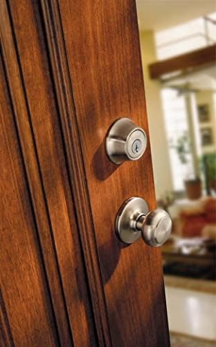 Lock your door with the Kwikset 2-CYL deadbolt